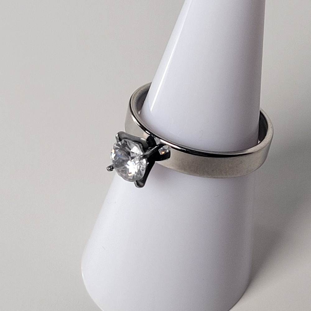 Silver Tone Solitaire Ring Clear Round Stone CZ Style 4mm Band Size 6.75